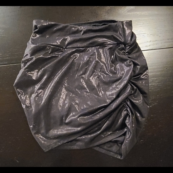 HALARA Shimmering Black Mini Skirt - Picture 1 of 7
